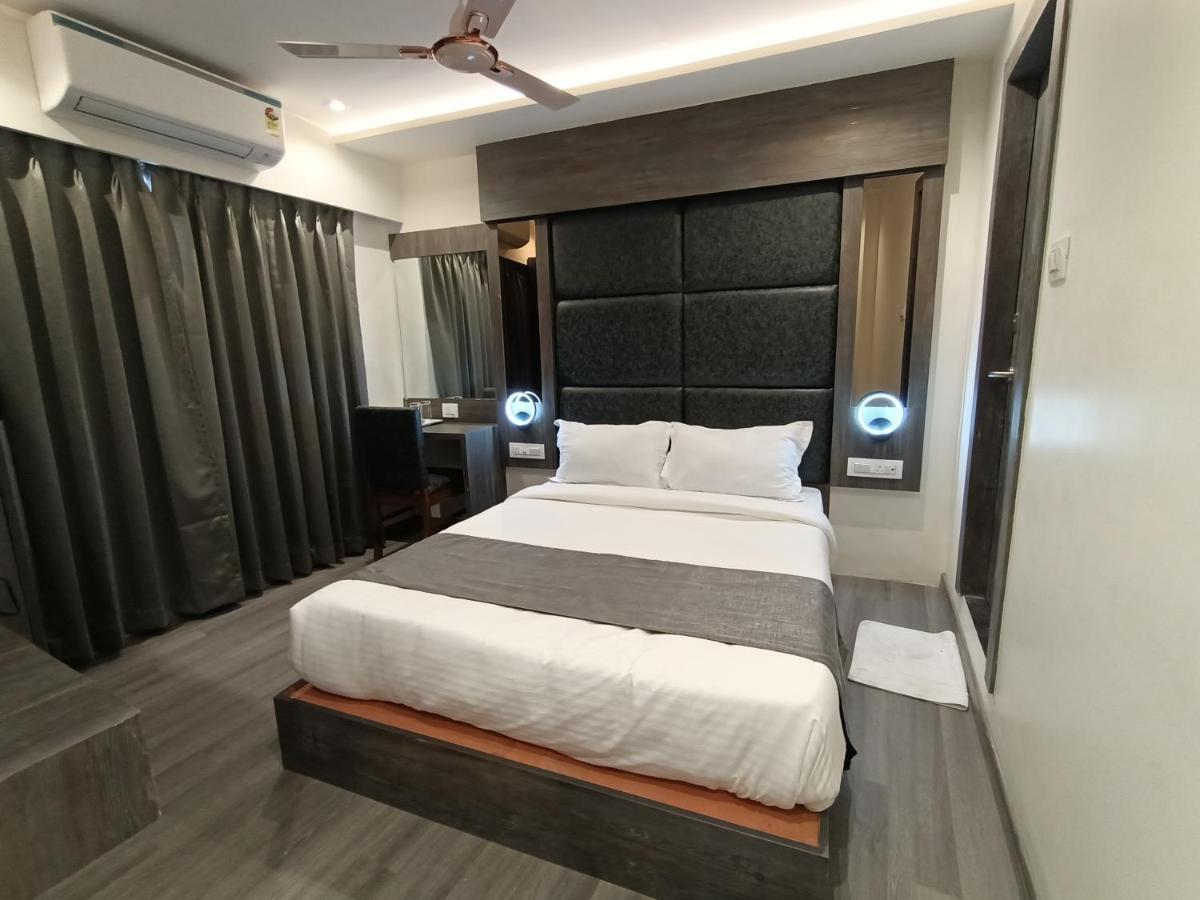 Hotel Classio Andheri - Near Dn Nagar Metro Station Mumbai Exterior photo