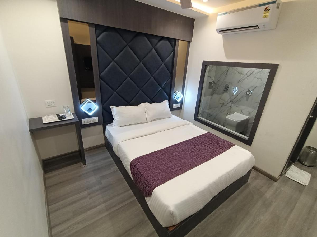 Hotel Classio Andheri - Near Dn Nagar Metro Station Mumbai Exterior photo