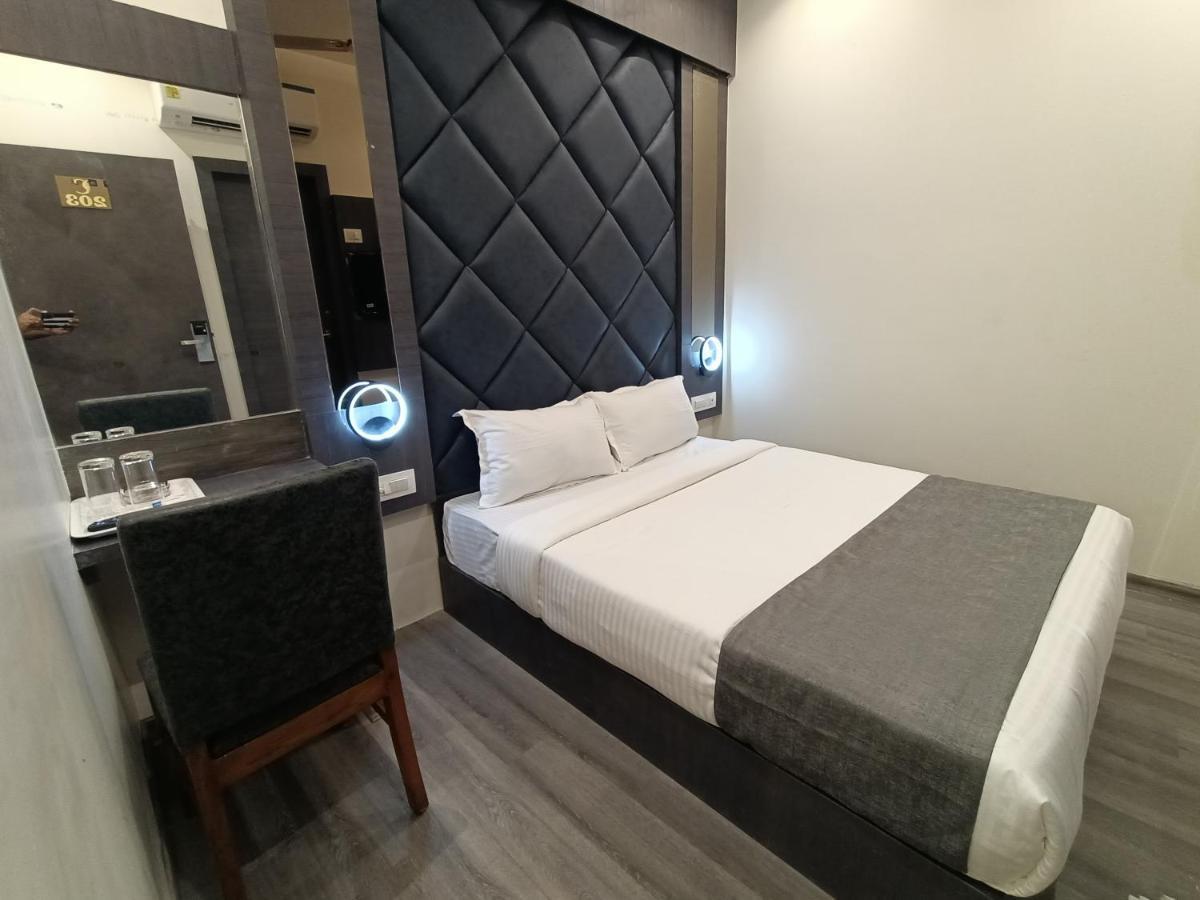 Hotel Classio Andheri - Near Dn Nagar Metro Station Mumbai Exterior photo