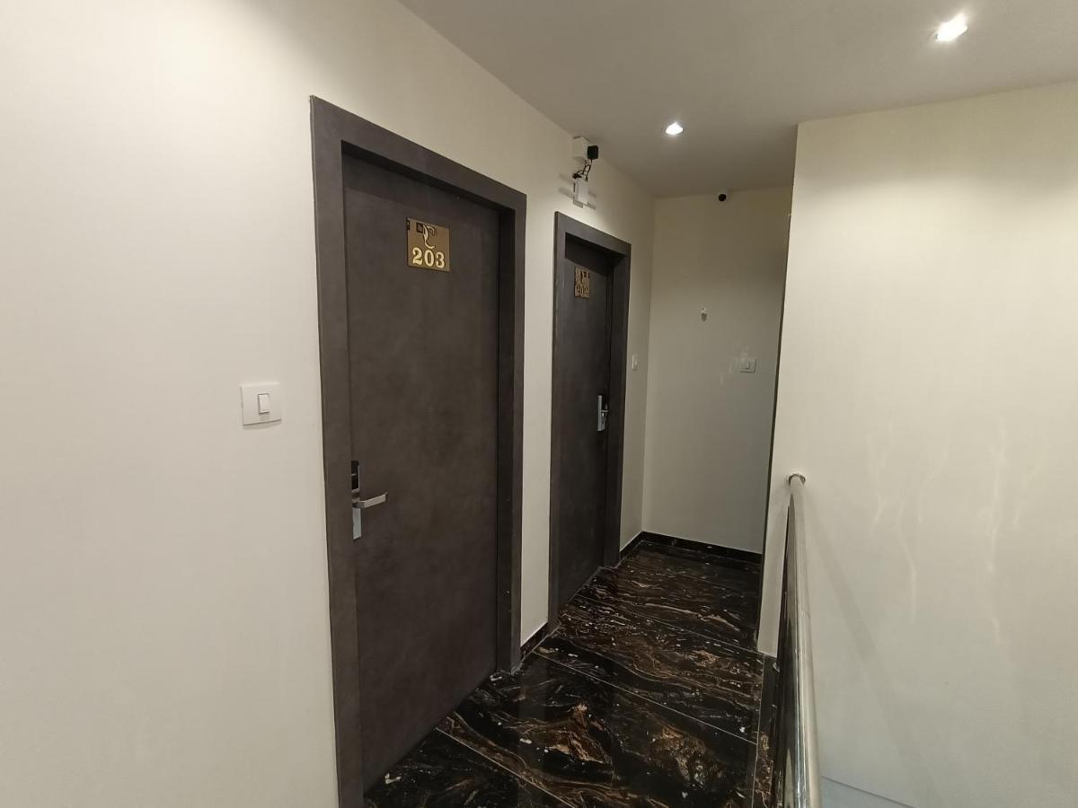 Hotel Classio Andheri - Near Dn Nagar Metro Station Mumbai Exterior photo