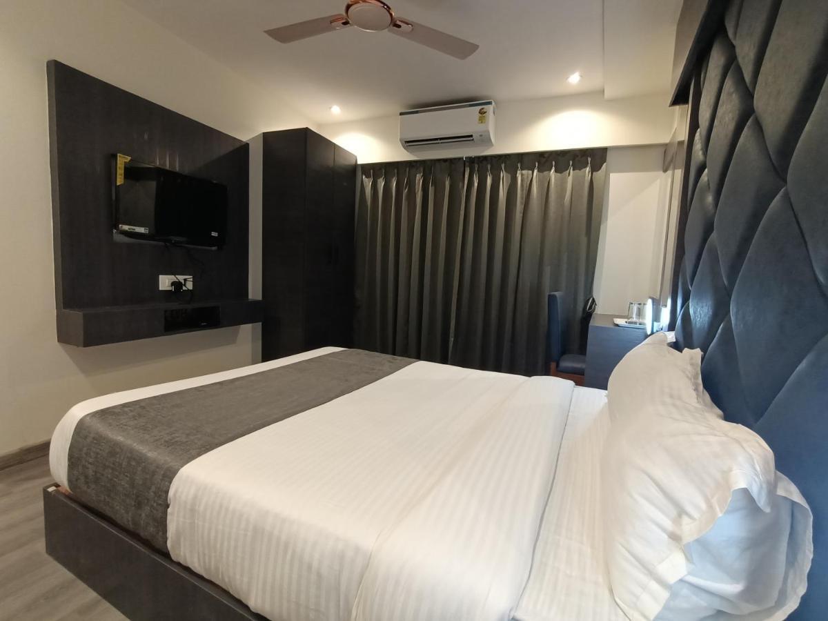 Hotel Classio Andheri - Near Dn Nagar Metro Station Mumbai Exterior photo