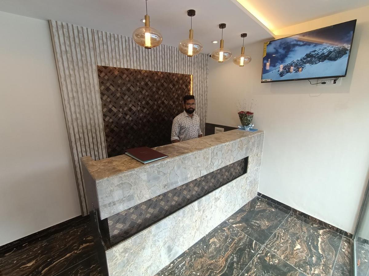 Hotel Classio Andheri - Near Dn Nagar Metro Station Mumbai Exterior photo