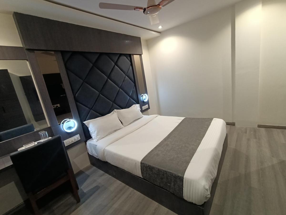 Hotel Classio Andheri - Near Dn Nagar Metro Station Mumbai Exterior photo
